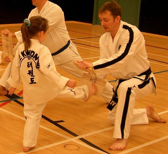 Concentration of force in taekwondo front kick